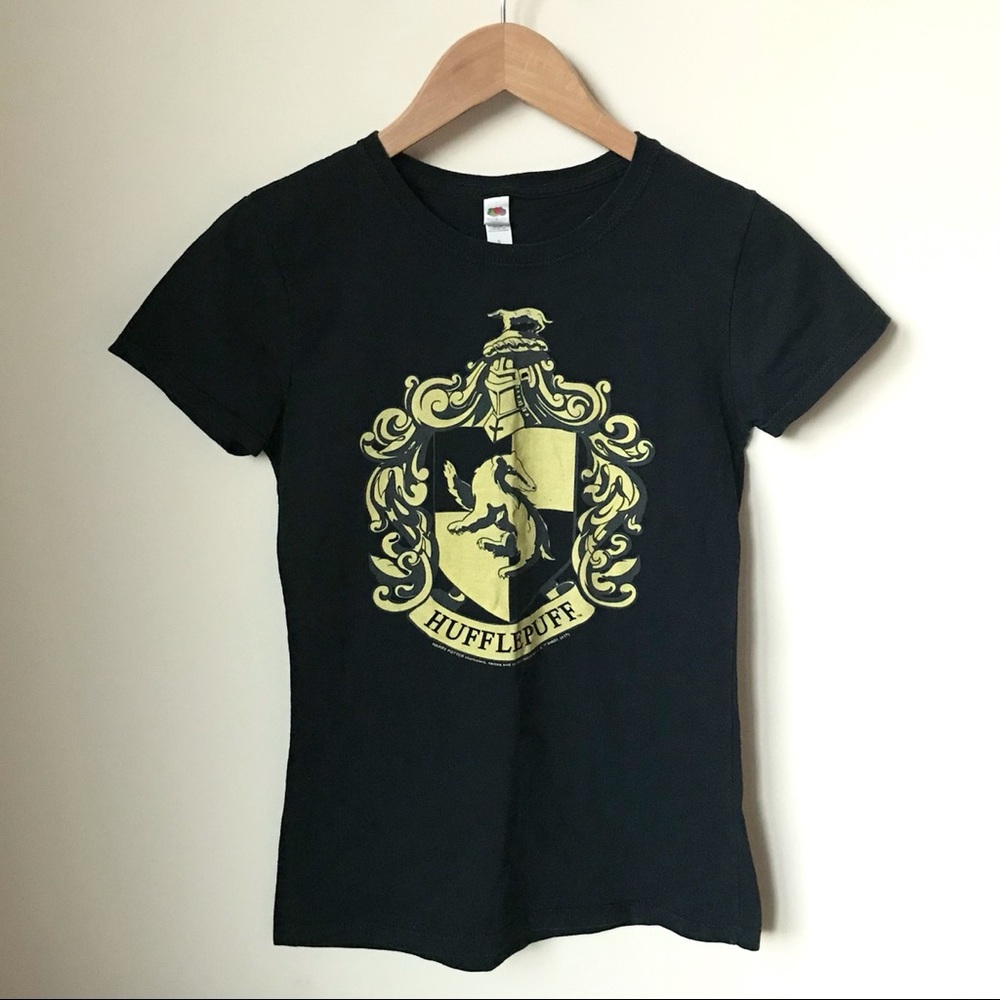 Women’s Hufflepuff Black Tee Size S